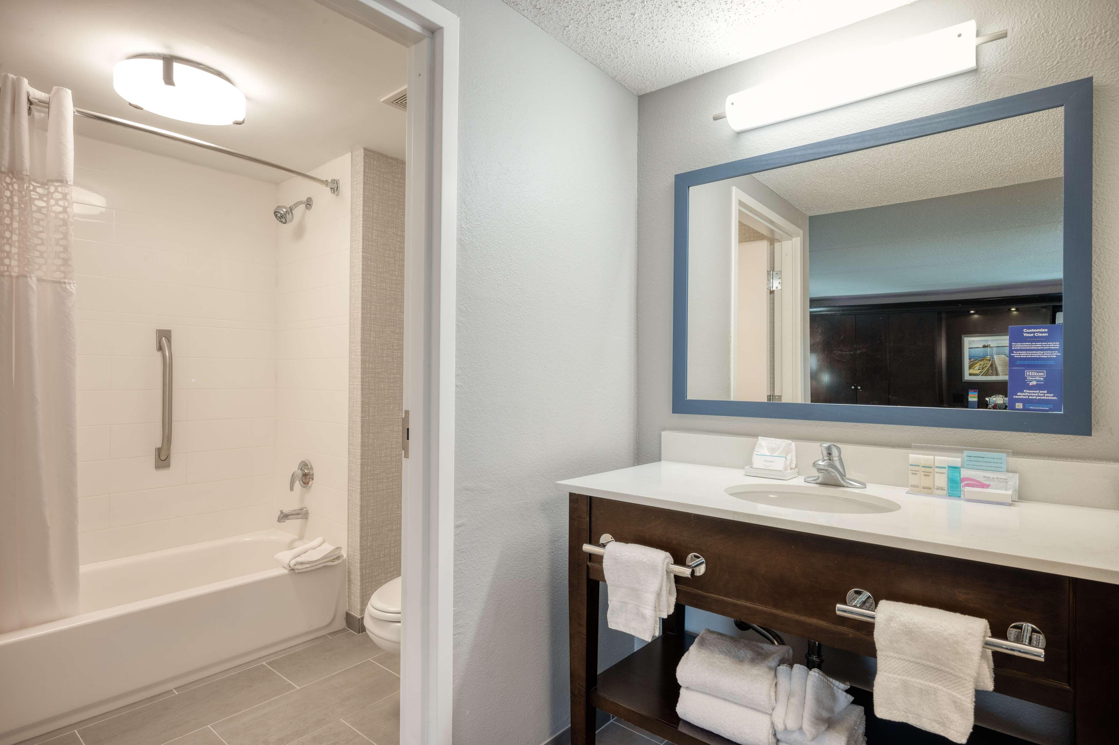 Hampton Inn Janesville Εξωτερικό φωτογραφία